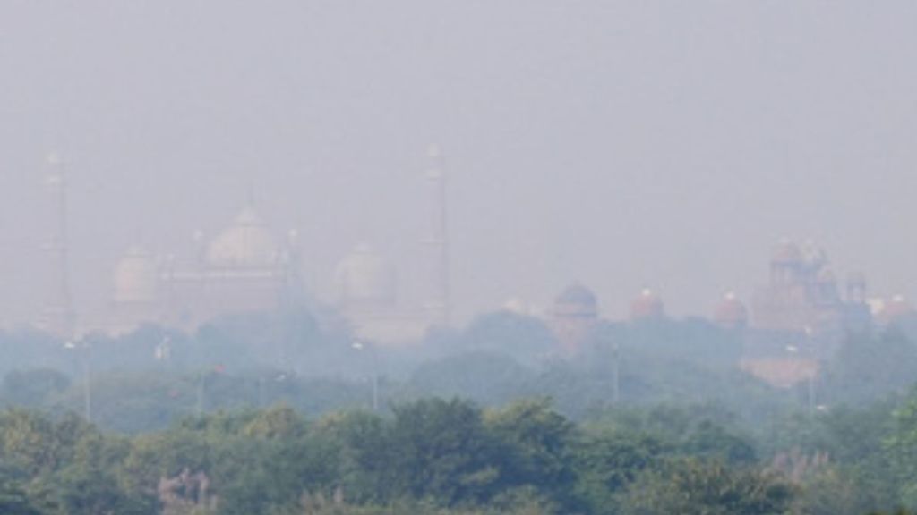 Delhi's max temp settles at 30.7 deg C, AQI 'very poor' Delhi's max temp settles at 30.7 deg C, AQI 'very poor'