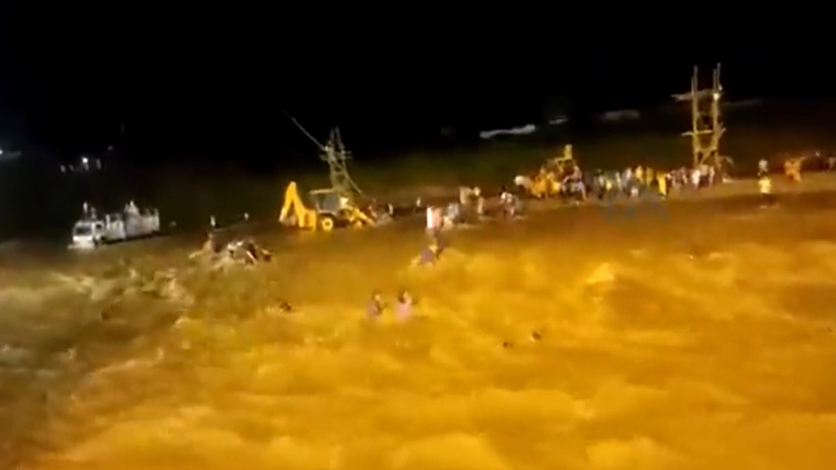 Visuals from the spot showed people struggling against the river current as they tried to move to the bank. (Photo: ANI) Visuals from the spot showed people struggling against the river current as they tried to move to the bank. (Photo: ANI)