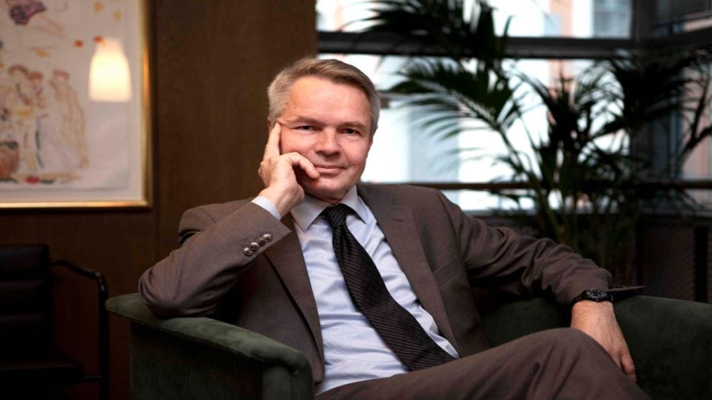 Foreign Minister of Finland, Pekka Haavisto talks with FE