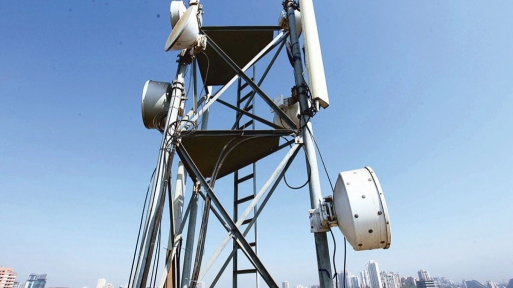 _Indus Towers profit plunges 44% in Q2 _Indus Towers profit plunges 44% in Q2