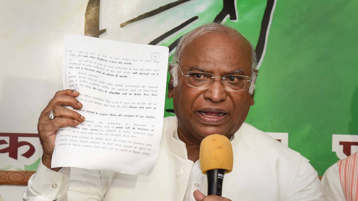 Congress party's national presidential candidate Mallikarjun Kharge in Patna on Tuesday. (PTI Photo)