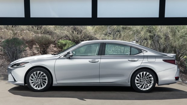 lexus es 300h dimensions