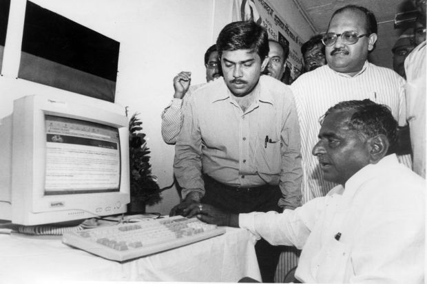 Samajwadi Party leader Mulayam Singh Yadav using computer in 1999. (IE)