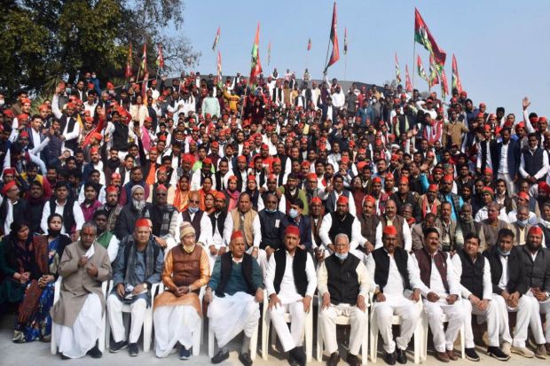Samajwadi Party Nationl President Akhilesh Yadav along with father Mulayam Singh Yadav celebrating new year with party workers at head office in Lucknow in 2021. (IE)