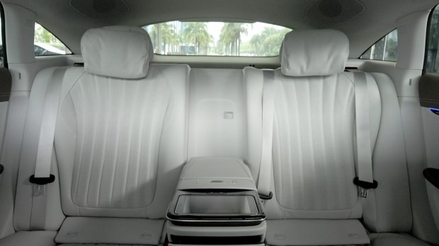 Mercedes-Benz EQS 580 rear seat