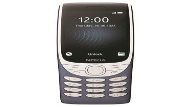 Nokia flip phones were quite popular with seniors, not much for looks or features but for their ease of use, durability and long battery life. 