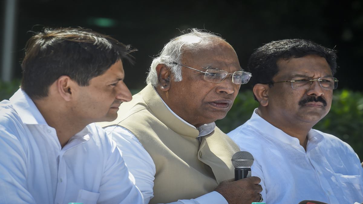 Mallikarjun Kharge with party leader Deepender Singh Hooda addresses a press conference in New Delhi, Sunday. (PTI Photo/Atul Yadav)