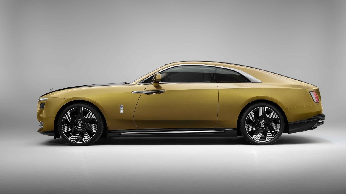 In terms of dimensions, the Rolls-Royce Spectre will measure 5453 mm in length, 2080 mm in width, 1559 mm in height, and it will have a wheelbase of 3210 mm. This ultra-luxury EV's kerb weight is 2975 kg.