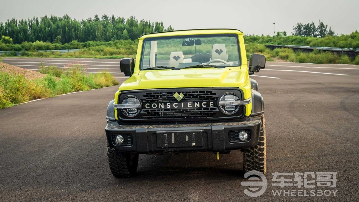 This makes it one of the most expensive Jimny’s in the world. The modified Suzuki Jimny convertible takes design inspiration from Great Wall Motor’s Tank 300 SUV and features a revised front fascia with a new grille, all-LED headlamps and LED DRLs. (Image: Wheelsboy)