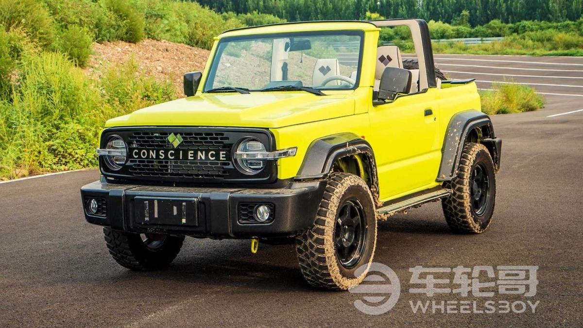Here is a three-door Suzuki Jimny that has been modified into a convertible SUV. This one-off Suzuki Jimny convertible SUV is from China and it has been developed by a tuning firm called YiChe Garage. (Image: Wheelsboy)
