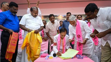 TRS President and Telangana CM K Chandrashekar with VCK party founder Thol. Thirumavalavan and JDS leader H. D. Kumaraswamy during changing of the name of the party from Telangana Rashtra Samithi (TRS) to Bharat Rashtra Samithi (BRS). (Photo: Twitter/TRS)