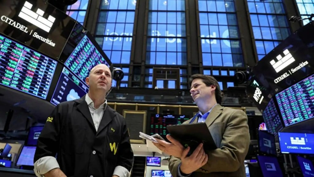 Shares of Germany's Deutsche Bank, Britain's Barclays and Spain's Santander came under pressure as they warned of risks after posting stronger-than-expected profits. (File photo: Reuters) Shares of Germany's Deutsche Bank, Britain's Barclays and Spain's Santander came under pressure as they warned of risks after posting stronger-than-expected profits. (File photo: Reuters)