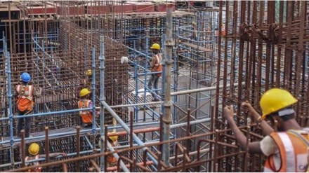 Out of the 662 delayed projects, 133 have overall delays in the range of 1-12 months, 124 have been delayed for 13-24 months, 276 projects for 25-60 months and 129 projects have been delayed for 61 months and above. 