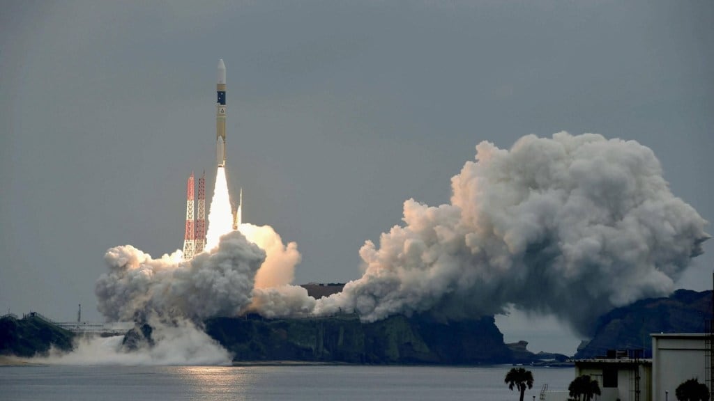 The launch, originally scheduled for last Friday, had been delayed due to the location of a positioning satellite in space. (IE)