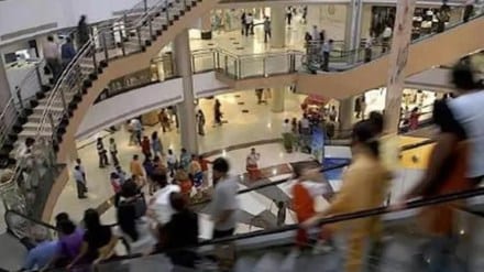 According to the Hotel and Restaurant Association of Eastern India, there are around 400 fine dining restaurants, some of which are with bars, in the city and its neighbourhood.
