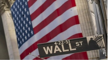 Raytheon Technologies Corp dipped 0.1% after the aerospace supplier trimmed its 2022 sales outlook. Raytheon Technologies Corp dipped 0.1% after the aerospace supplier trimmed its 2022 sales outlook.