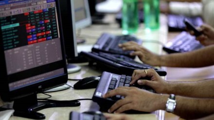 From the gainers' pack, TCS added Rs 11,965 crore, taking its valuation to Rs 11,33,446.05 crore.
Infosys's mcap jumped Rs 9,383.46 crore to reach Rs 6,20,254.82 crore. (IE)