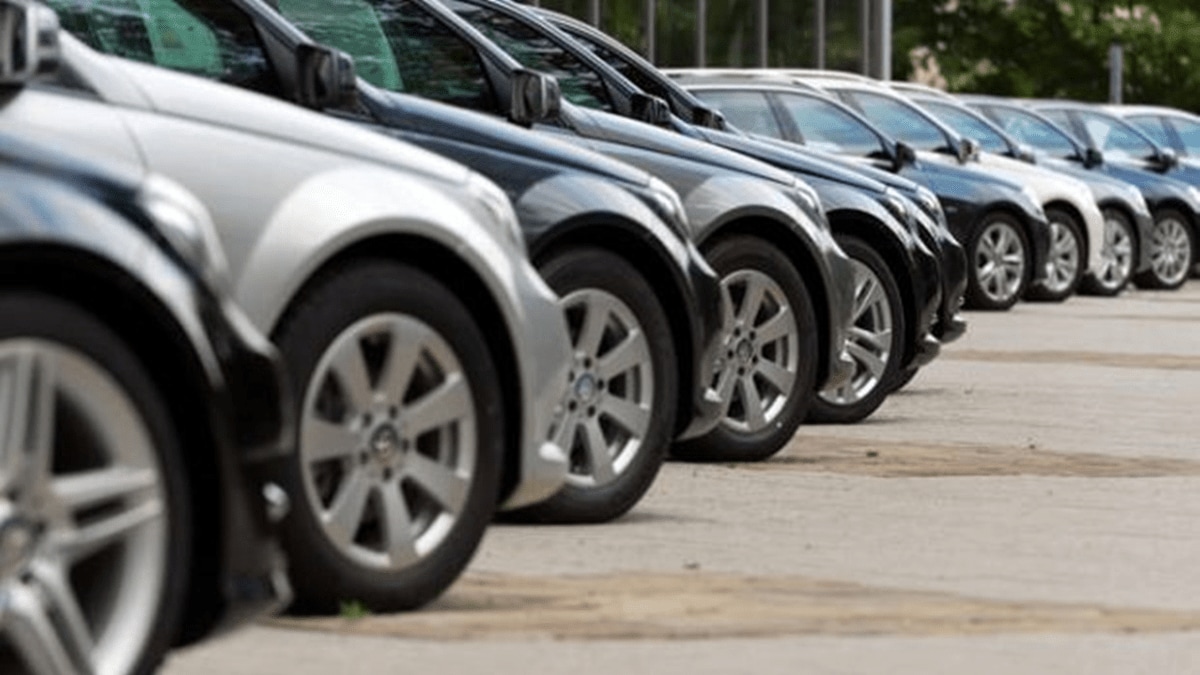 UK car output falls