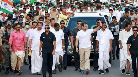 Rahul Gandhi was accorded a grand welcome at the Telangana-Karnataka border by Telangana Congress leaders when the yatra entered the state. (IE) Rahul Gandhi was accorded a grand welcome at the Telangana-Karnataka border by Telangana Congress leaders when the yatra entered the state. (IE)