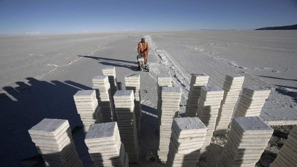 And on the other side, according to the US Geological Survey, Mexico has the 9th largest identified lithium resources in the world (1.7 million tons). And on the other side, according to the US Geological Survey, Mexico has the 9th largest identified lithium resources in the world (1.7 million tons).