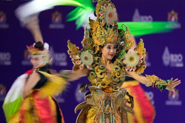 Performers in traditional dress dance before the start of the B20 Summit ahead of the G20 leaders summit in Nusa Dua, Bali, Indonesia, Monday, November 14, 2022. (Photo source: AP)