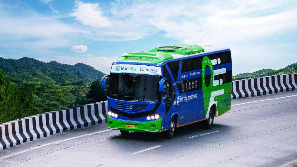 Outlook 2023: Travel by road.