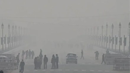 Delhi's air quality remains 'poor'; min temp recorded at 9.6 deg Celsius