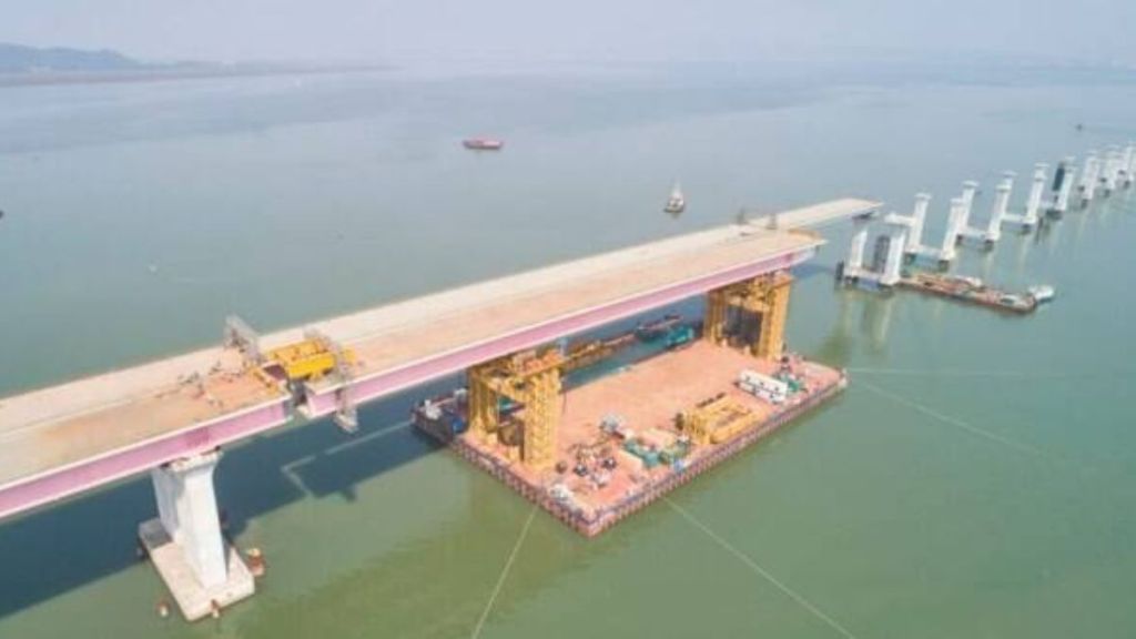MMRDA launches longest steel deck on Mumbai-Trans Harbour Link