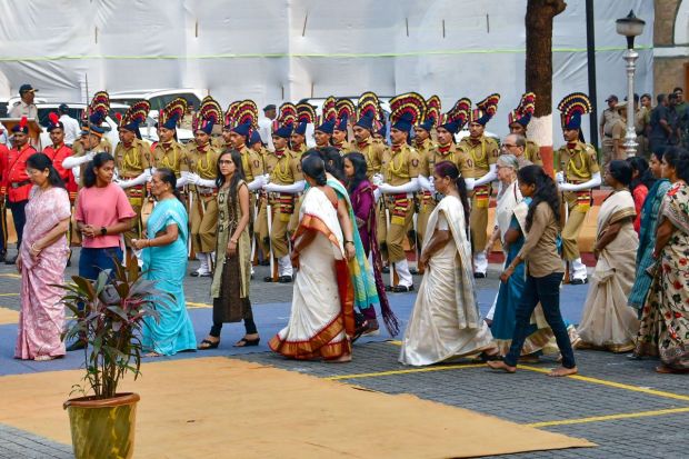 Mumbai police personnel and family members of the 26/11 terror attack victims pay tributes at the Police Memorial on the 14th anniversary of the incident. (PTI)