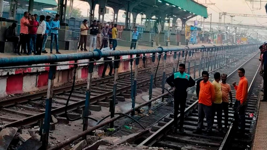 foot over-bridge, collapses