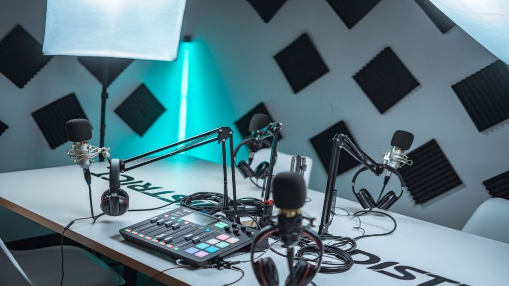 podcast, podcasts in india, indian podcasts, pwc, media, indian media