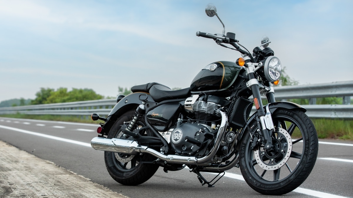 However, the engine has been slightly re-tuned to match its cruiser characteristics. This 650cc parallel-twin, air & oil-cooled motor develops 47 bhp and 52 Nm of peak torque, paired with a 6-speed gearbox.  