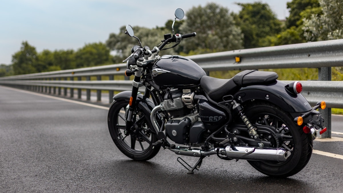 This cruiser motorcycle features a muscular fuel tank, split seat set-up, twin exhaust pipes, and an LED taillamp. The company will offer a host of accessories as well.