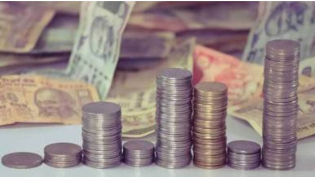 Rupee gains 12 paise to close at 81.67 against US dollar Rupee gains 12 paise to close at 81.67 against US dollar