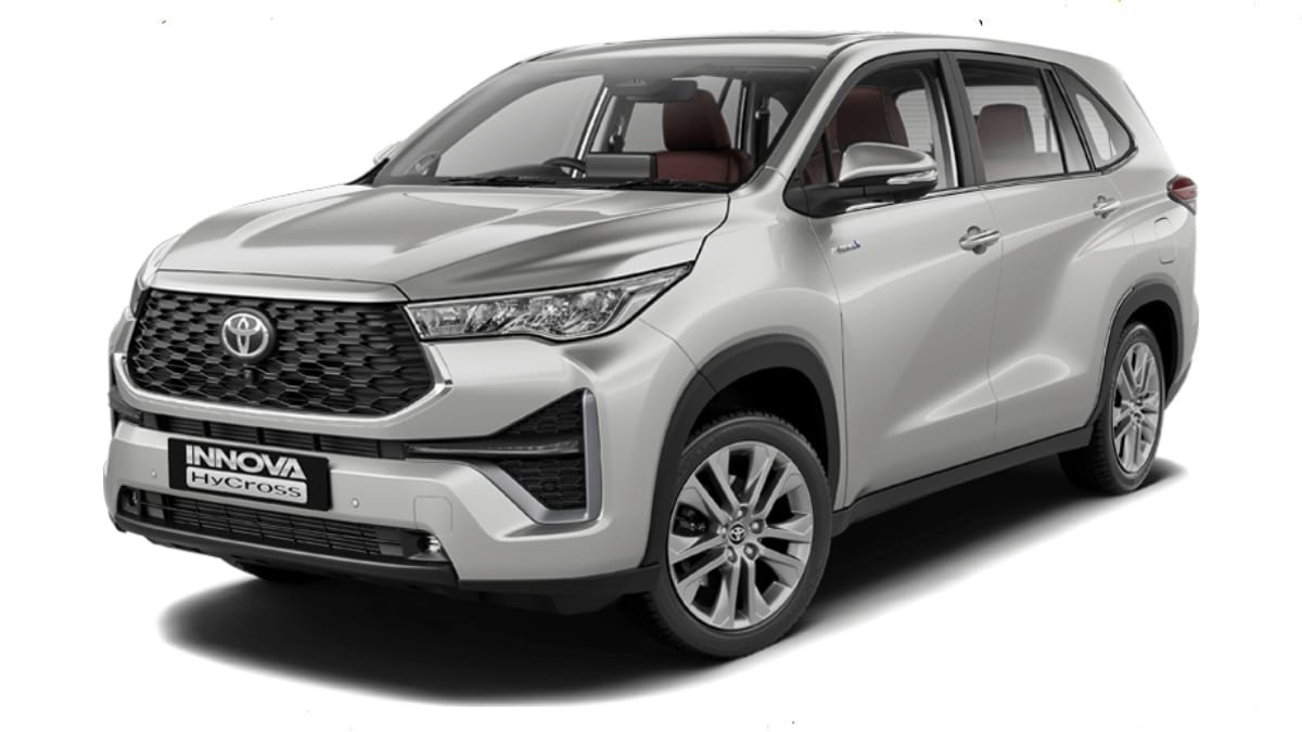 Check out the Platinum White Pearl colour shade of the Innova HyCross.