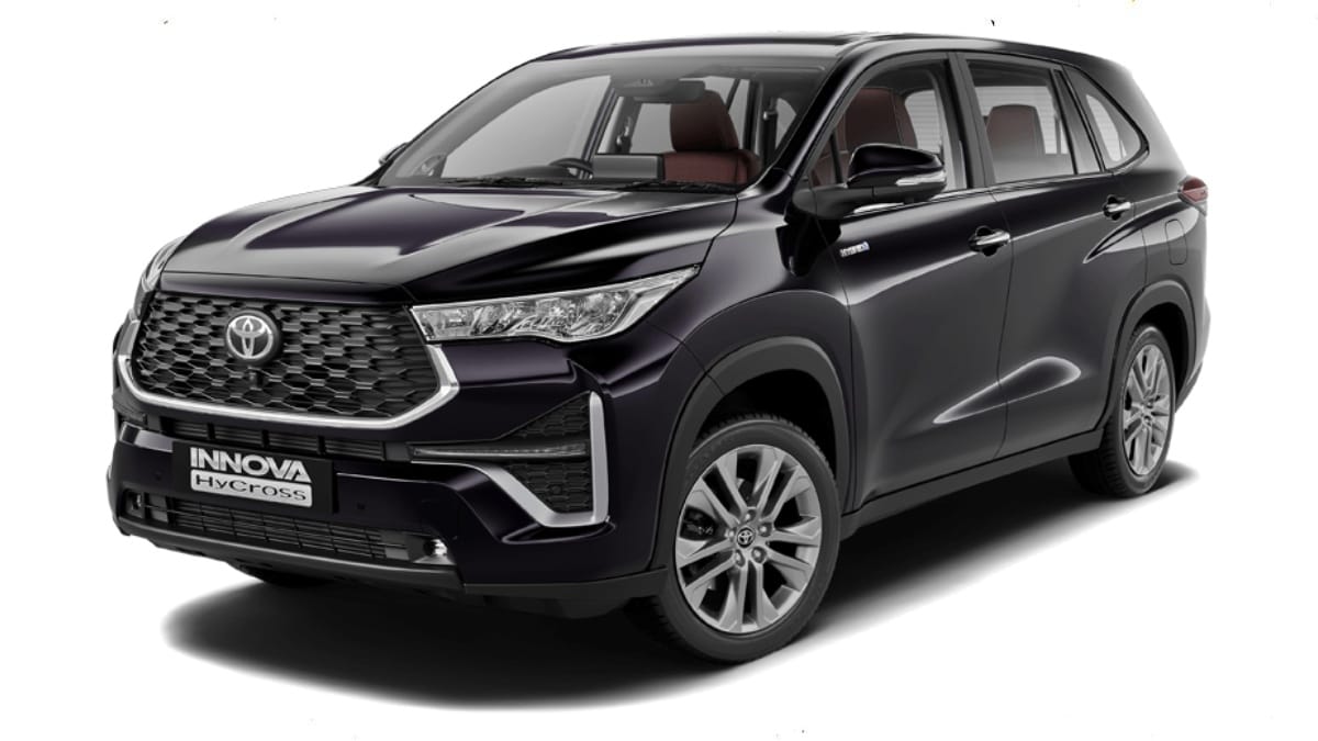 This is the Sparkling Black Pearl Crystal Shine colour variant of the Innova HyCross.