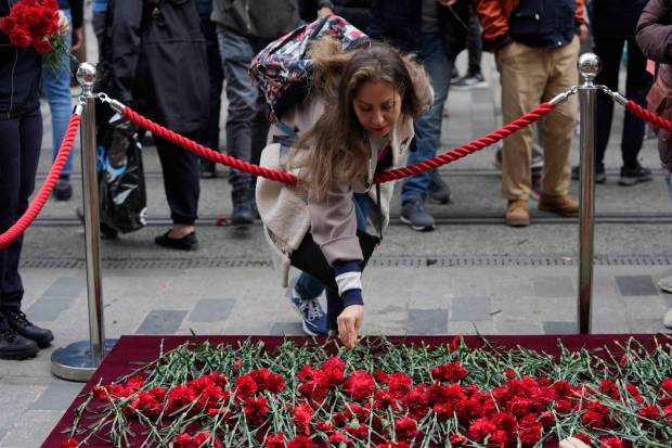 A woman leaves a flower at a memorial at the scene of Sunday's explosion on Istanbul's popular pedestrian Istiklal Avenue in Istanbul, Monday, Nov. 14, 2022. Turkey's interior minister says police have detained a suspect who is believed to have planted the bomb that exploded on a bustling pedestrian avenue in Istanbul. He said Monday that initial findings indicate that Kurdish militants were responsible for the attack. (Photo source: AP)