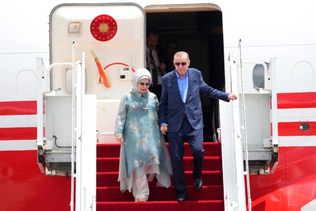 Turkish President Recep Tayyip Erdogan and his wife Emine disembark from their plane upon arrival at Ngurah Rai International Airport ahead of the G20 Summit in Bali, Indonesia, Monday, November 14, 2022. (Photo source: AP)