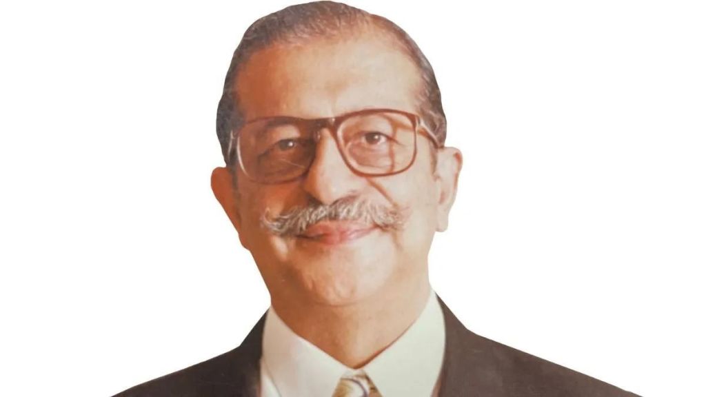 A former chairman of the World Alliance of Parsi Irani Zarthoshtis, Khambatta worked towards the growth of the minority Parsi community in the country.