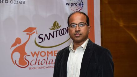 S Prasanna Rai, vice-president of marketing at WCCL, says, “The universal truth, across age groups and strata, is that everyone likes being appreciated for looking young."