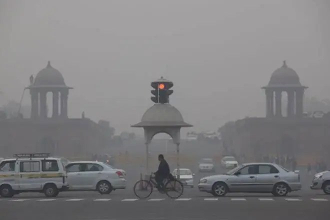 Delhi's 24-hour average AQI stood at 450 on Wednesday Delhi's 24-hour average AQI stood at 450 on Wednesday