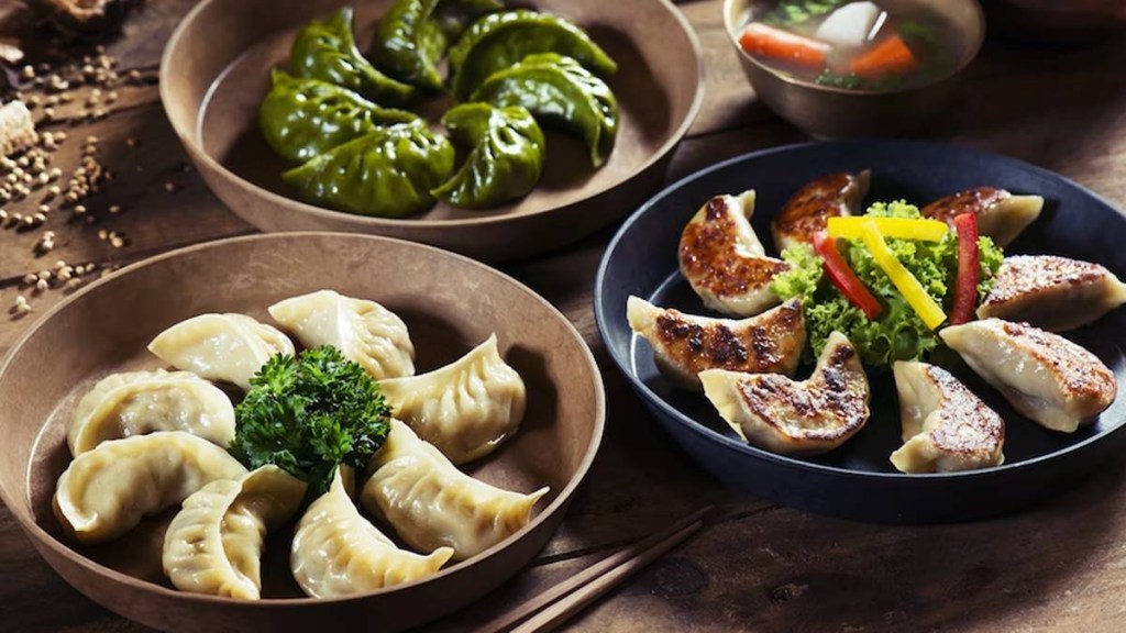 Quick service restaurant, QSR, traditional eateries, Sahaj Chopra, momos, boba shakes, Fat Tiger