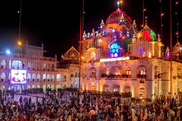 Sikh devotees at Takht Shri Harimandir Ji Patna Sahib on the eve of the birth anniversary of Guru Nanak Dev, in Patna. (Photo source: PTI)
