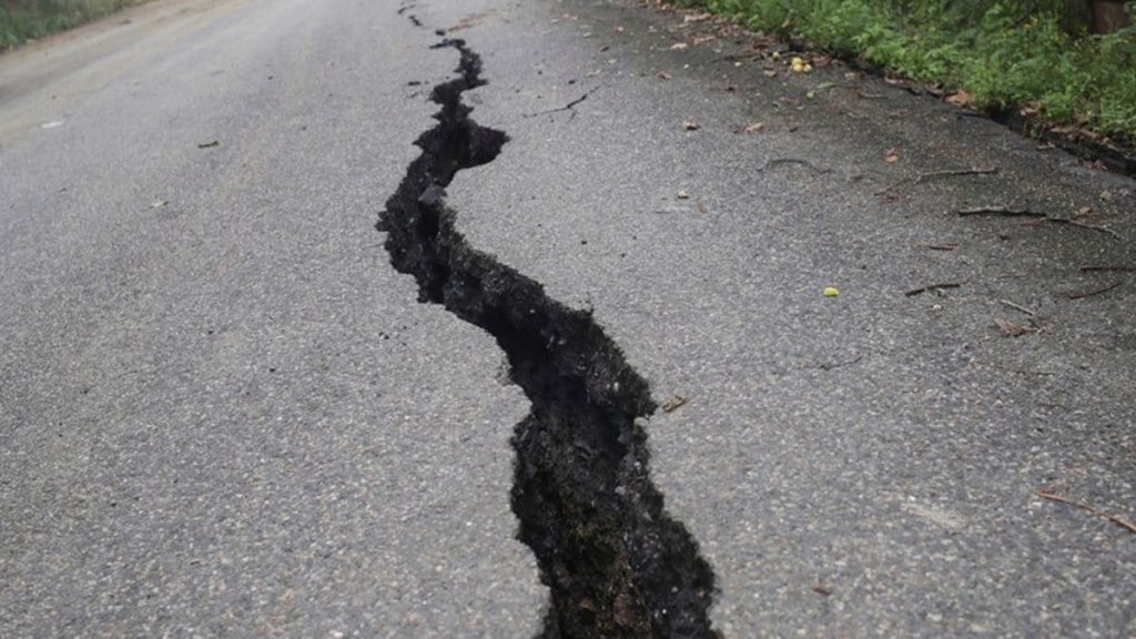 earthquake in delhi, earthquake, earthquake today, earthquake in delhi today, earthquake in noida, earthquake in gurgaon, earthquake in delhi right now live news, delhi earthquake, earthquake today ghaziabad, earthquake news, latest earthquake, earthquake live, Earthquake Nepal