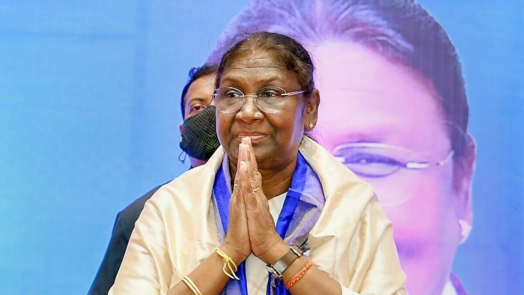 The President congratulated all the students upon receiving the awards (File photo: IE)