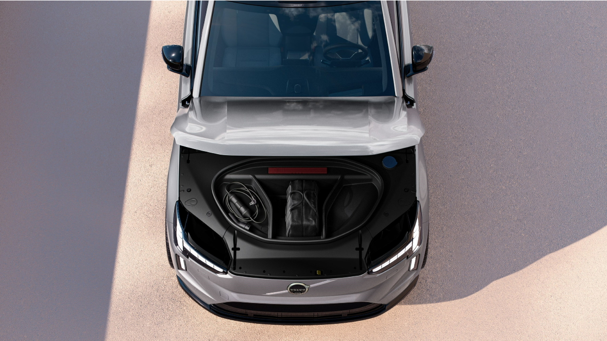 The Volvo EX90 will be available with a twin-motor, all-wheel drive powertrain with two levels of output. The Twin Motor models will be capable of producing 408bhp and 770Nm of torque, whereas the Performance models will crank up 517bhp and 910Nm of torque. 
