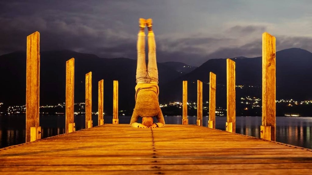 Yoga, asana, Anchal Rout, Vajrasana, Ustrasana, Paschimottanasana, Sirsasana, Adho mukha savasana