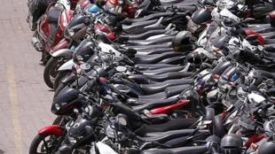 Two-wheelers drag December sales in red, FADA raises redflag on geopolitical headwinds