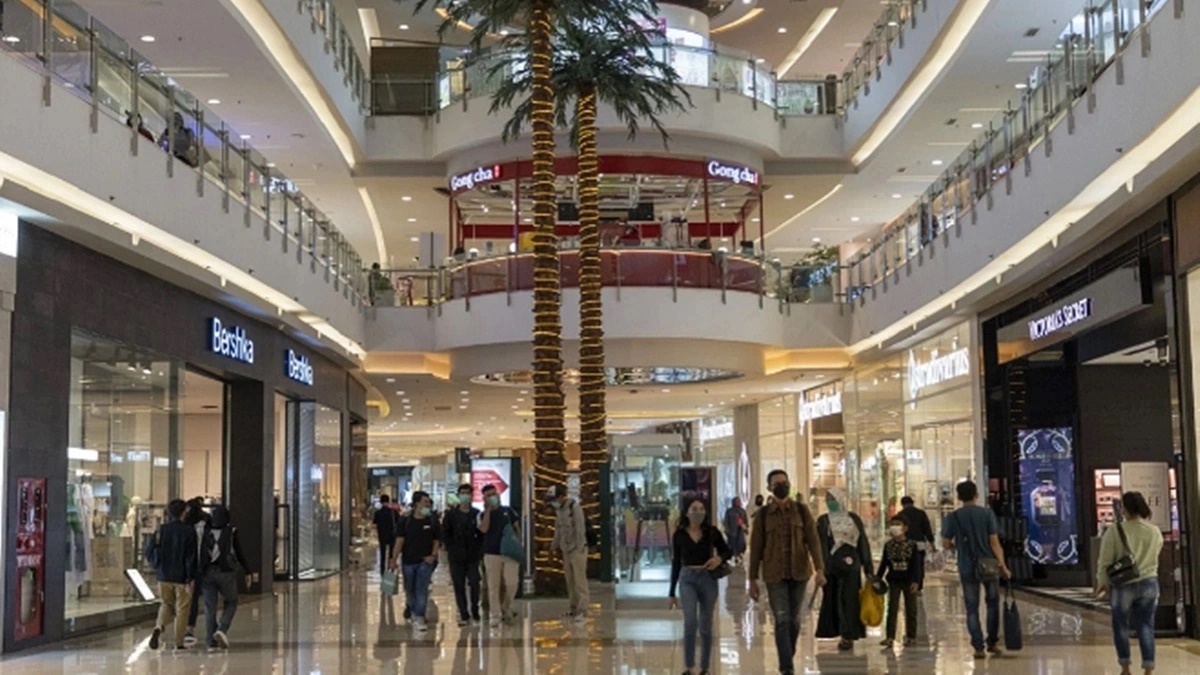 fashion segments, footfall in malls, trading density, rental income