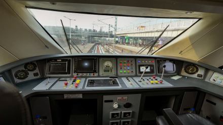 vande bharat stoppage, vande bharat stoppage howrah to njp, vande bharat stoppage between hwh to njp, vande bharat fare, hwh njp vande bharat stoppage, vande bharat express proposed route, vande bharat express fare,